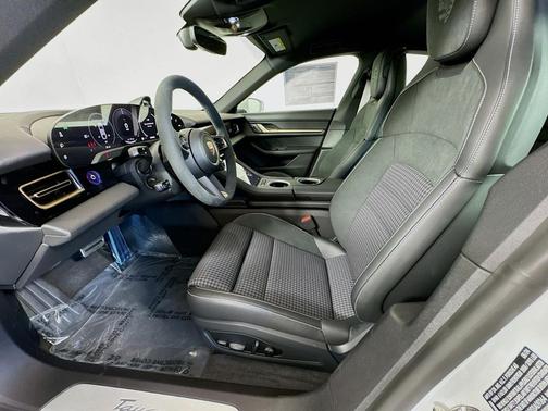 2025 Porsche Taycan 