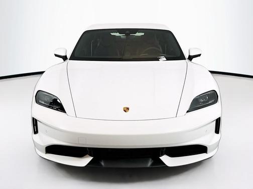 2025 Porsche Taycan 