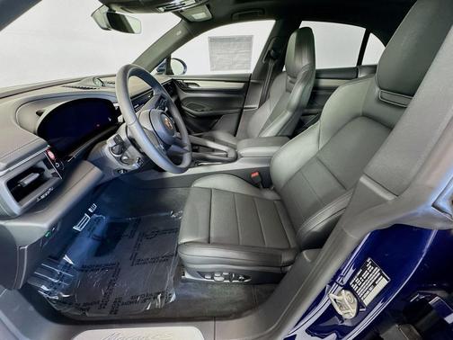 2025 Porsche Macan 4S Electric