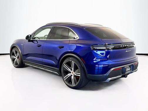 2025 Porsche Macan 4S Electric