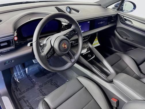 2025 Porsche Macan 4S Electric