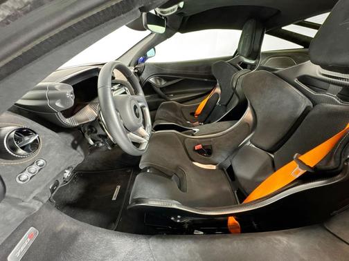 2024 McLaren 750S Coupe