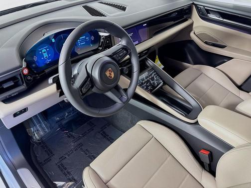 2025 Porsche Macan Electric
