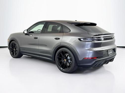 2025 Porsche Cayenne GTS