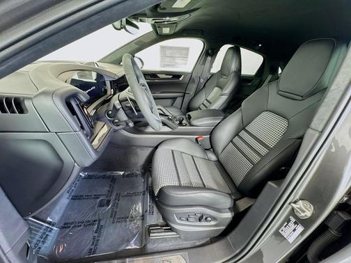 2025 Porsche Cayenne GTS