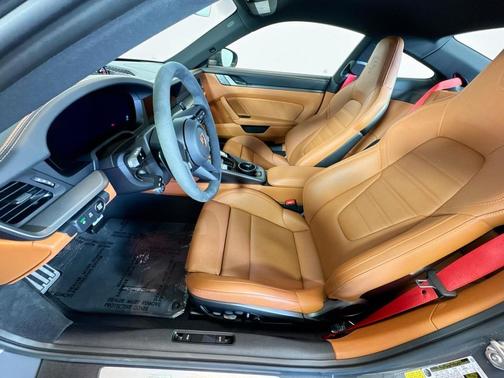 2025 Porsche 911 Carrera