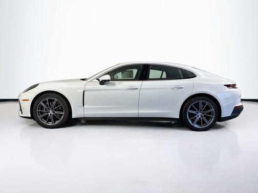 2025 Porsche Panamera 
