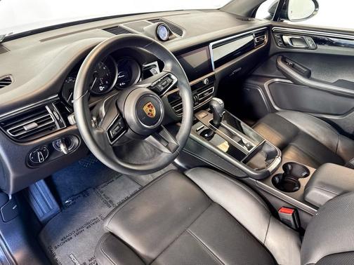 2022 Porsche Macan 
