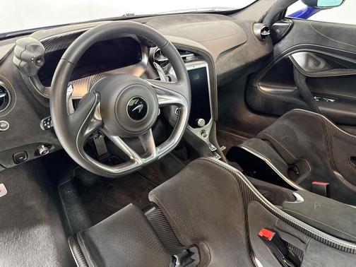 2024 McLaren 750S Coupe