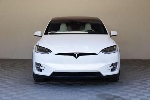 White 2018 Tesla Model X 75D