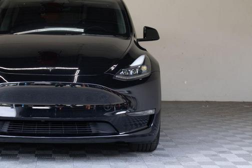 Black 2023 Tesla Model Y Performance