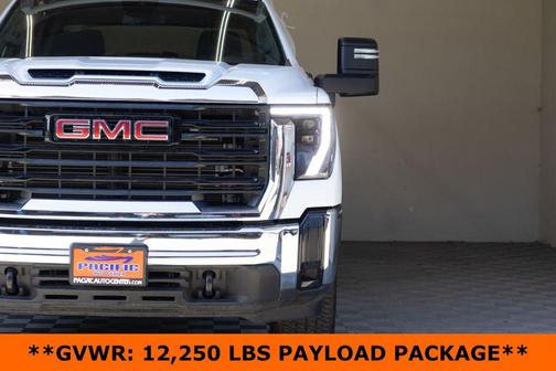 2025 GMC Sierra 3500 Pro