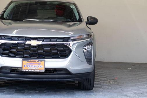 Sterling Gray Metallic 2024 Chevrolet Trax LS