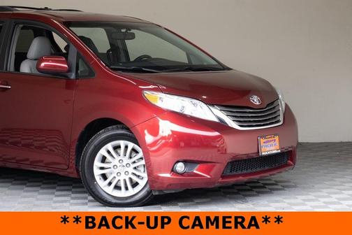 2017 Toyota Sienna XLE