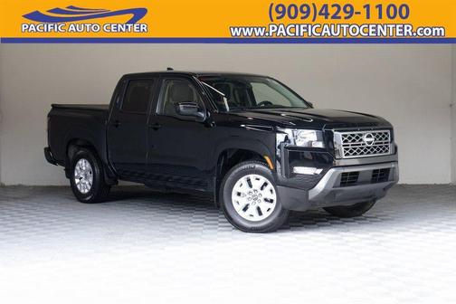 Black 2024 Nissan Frontier SV