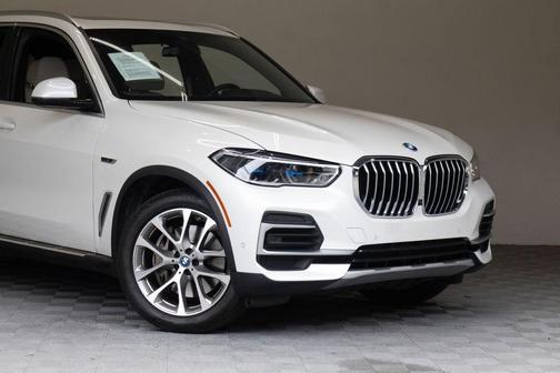 Mineral White Metallic 2022 BMW X5 PHEV xDrive45e