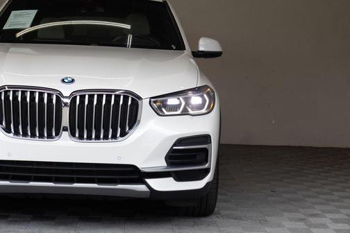 Mineral White Metallic 2022 BMW X5 PHEV xDrive45e