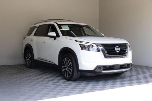 Everest White P 2025 Nissan Pathfinder Platinum