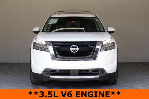 Everest White P 2025 Nissan Pathfinder Platinum