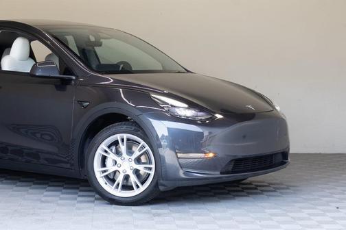 2024 Tesla Model Y Long Range