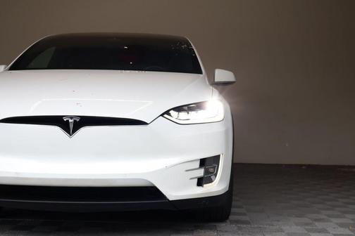 White 2018 Tesla Model X 75D