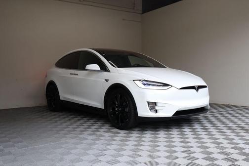 White 2018 Tesla Model X 75D