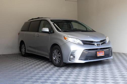 2020 Toyota Sienna XLE Premium