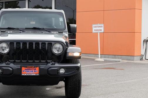 2022 Jeep Gladiator Sport