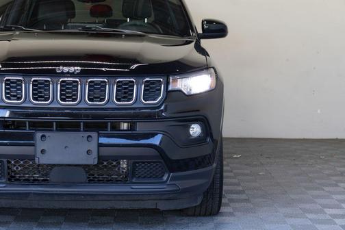 Diamond Black 2025 Jeep Compass Latitude