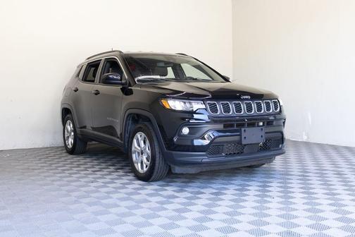Diamond Black 2025 Jeep Compass Latitude