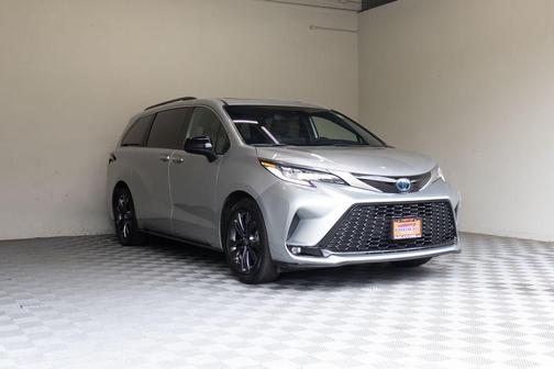 Celestial Silver Metallic 2022 Toyota Sienna XSE 7 Passenger