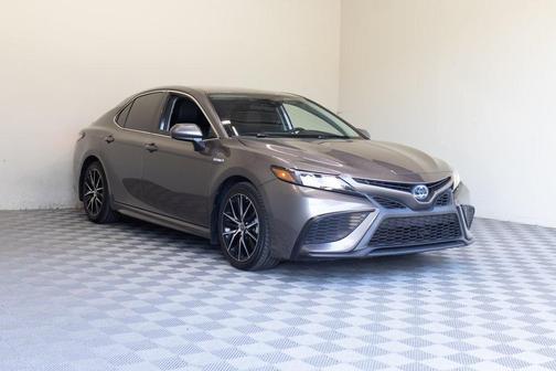 2021 Toyota Camry Hybrid SE