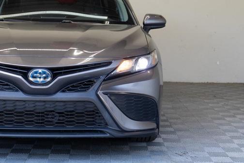 2021 Toyota Camry Hybrid SE