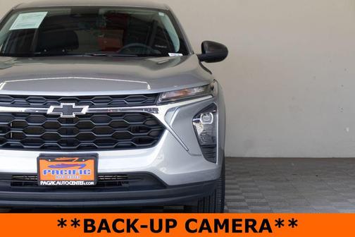 Sterling Gray Metallic 2024 Chevrolet Trax LS