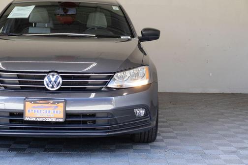 Platinum Gray Metallic 2016 Volkswagen Jetta 1.8T Sport