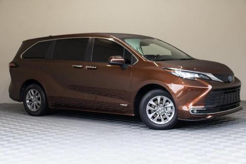 2021 Toyota Sienna XLE