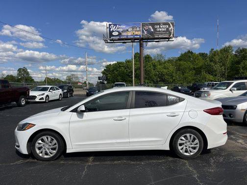 2017 Hyundai ELANTRA SE