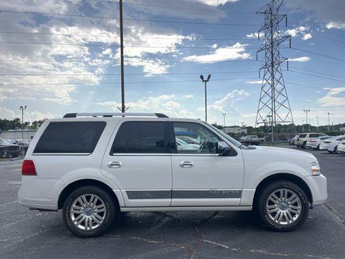 2014 Lincoln Navigator Base