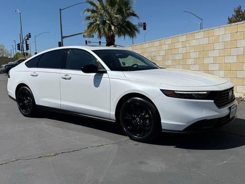 Platinum White Pearl 2025 Honda Accord SE