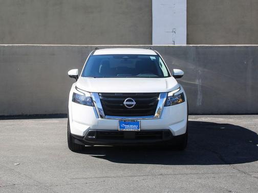 2024 Nissan Pathfinder SV FWD