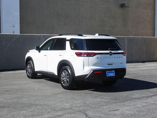 2024 Nissan Pathfinder SV FWD