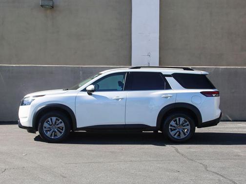 2024 Nissan Pathfinder SV FWD