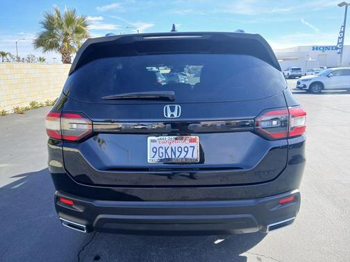 2023 Honda Pilot 2WD Sport