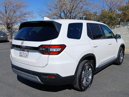 2023 Honda Pilot 2WD EX-L 8 Passenger