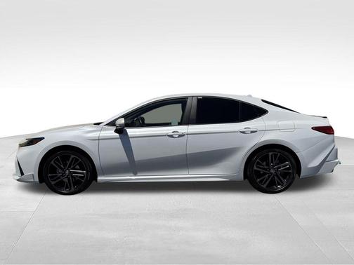 Wind Chill Pearl 2025 Toyota Camry XSE