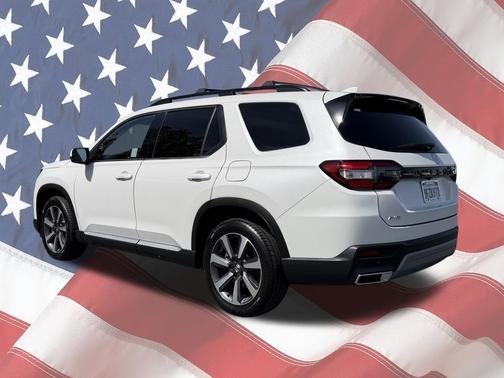 Platinum White Pearl 2023 Honda Pilot Touring 8-Passenger