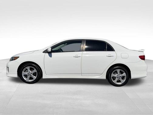Super White 2013 Toyota Corolla S