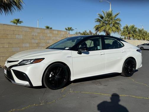 Wind Chill Pearl 2021 Toyota Camry XSE