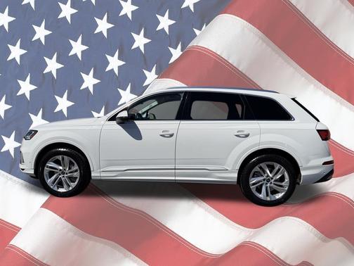 Samurai Gray Metallic 2024 Audi Q7 55 Premium Plus