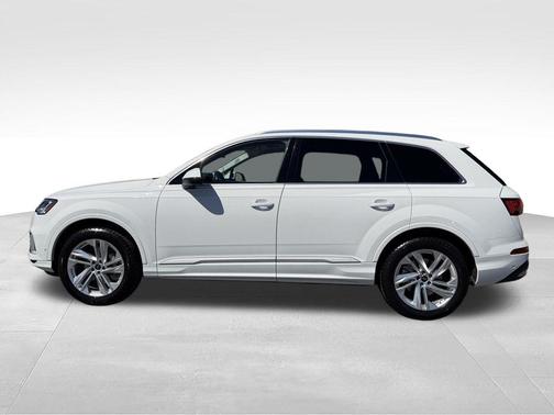 Samurai Gray Metallic 2024 Audi Q7 55 Premium Plus